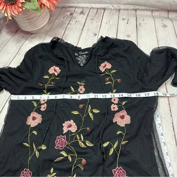 Chico's Black Blouse sheer layer Floral Embroidery tunic sz 1 (M 8) boho - Picture 5 of 12